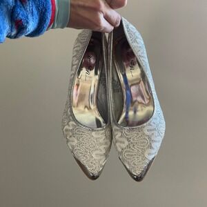 Wild Rose Wedding Shoes Adult Size 7M White Lace Backing Silver Toe Cap Vintage